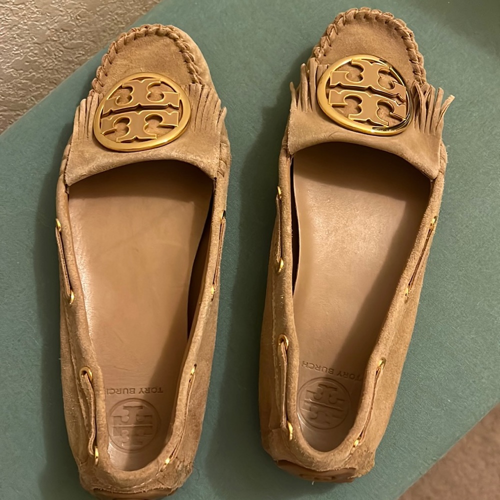 Flat moccasins style shoe
